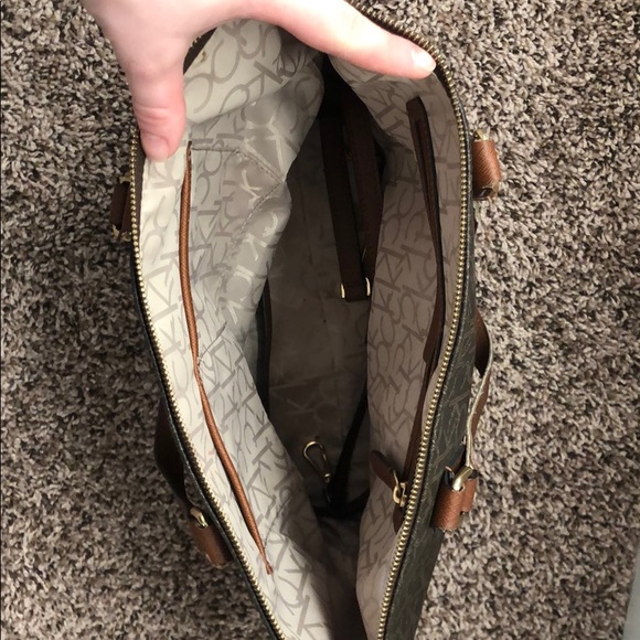 Calvin Klein purse with extra strap - Picture 3 of 4